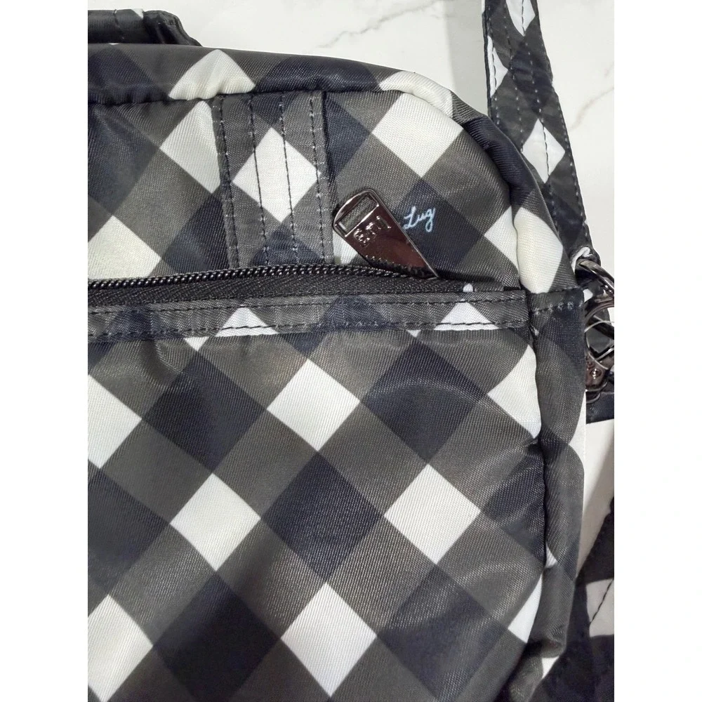 lug access compartments front